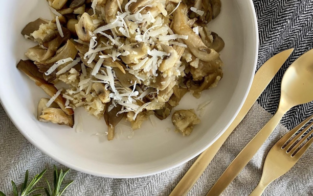 Risotto de chou-fleur aux champignons et lamelles de poulet