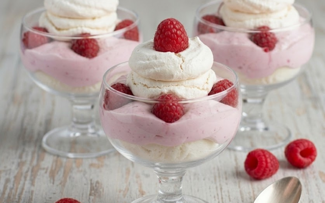 Mousse de framboises méringuée